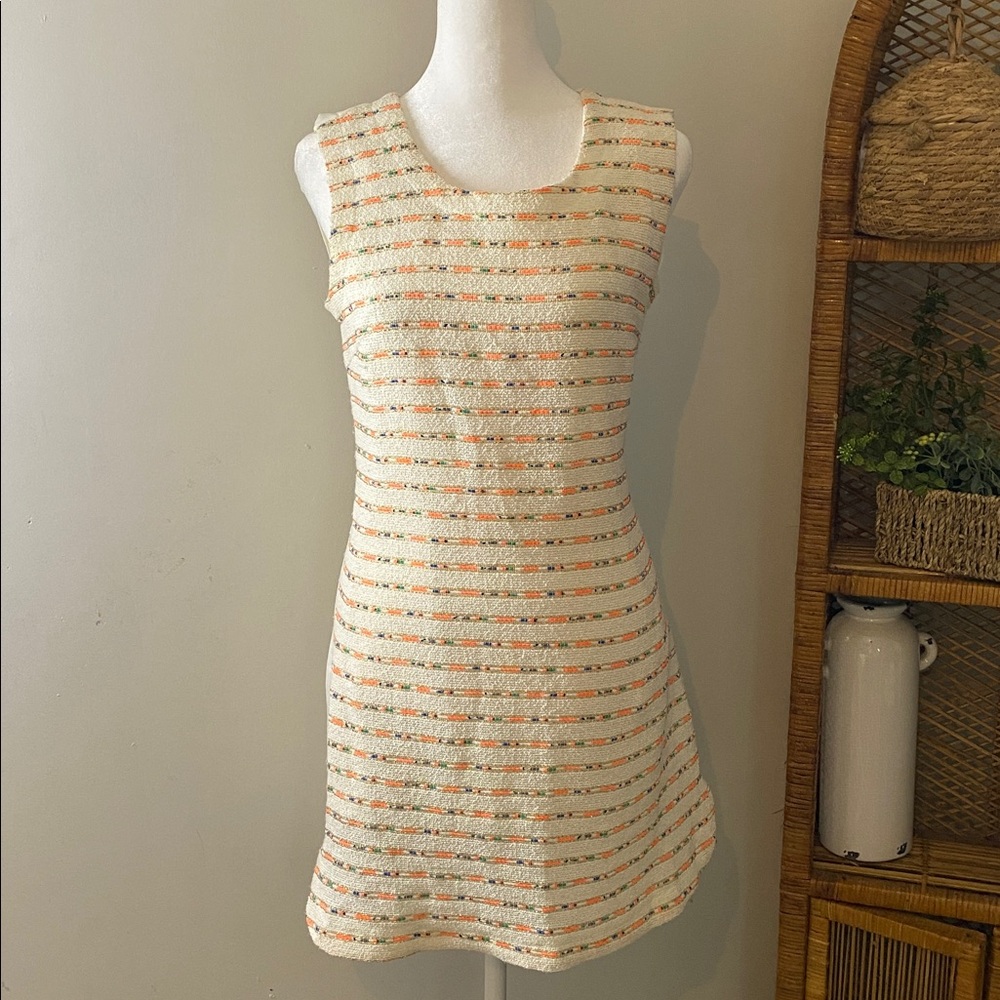 Sheath mod 60’s style mini Dress by Quinn spring cream peach size small